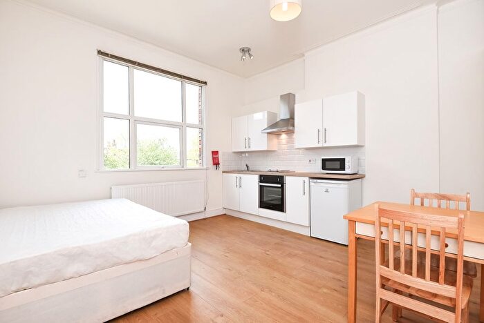 Studio To Rent In Manstone Road, London, NW2