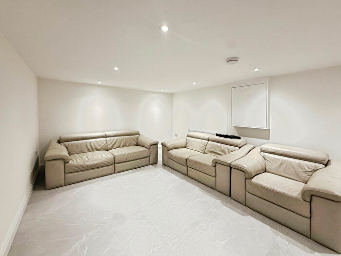 3 Bedroom Terraced House To Rent In Herbert Street, Plaistow, London, E13