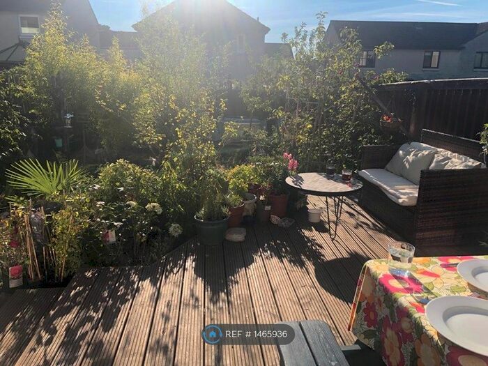 3 Bedroom Semi-Detached House To Rent In Bankton Park East, Livingston, EH54