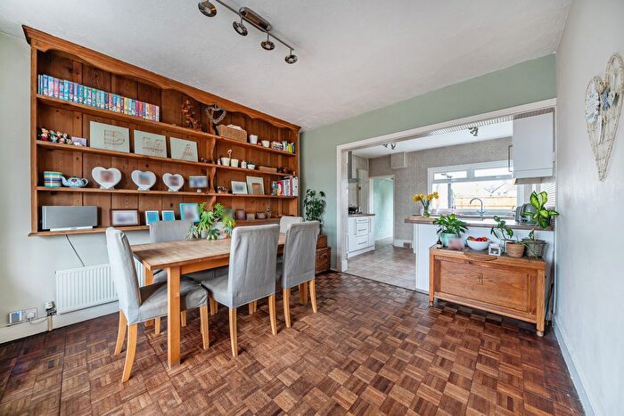 3 Bedroom Detached House For Sale In Conquest Road, Addlestone, Surrey, KT15