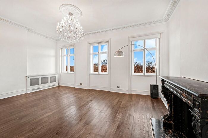 1 Bedroom Flat For Sale In Hyde Park Gardens, Hyde Park, W2