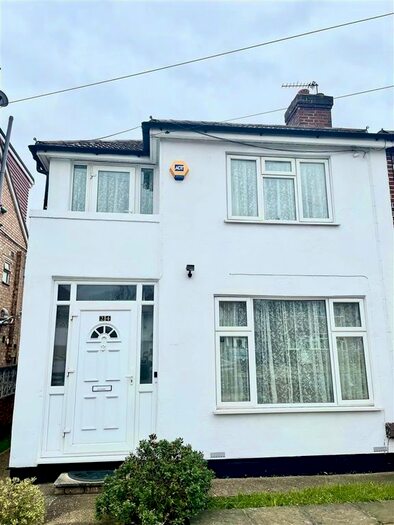 3 Bedroom Semi-Detached House To Rent In Daryngton Drive, Greenford, UB6
