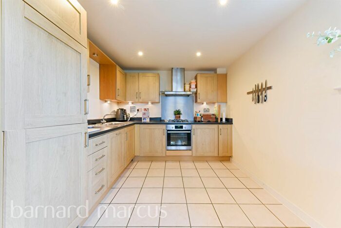 2 Bedroom Flat For Sale In Scott Avenue, London, SW15