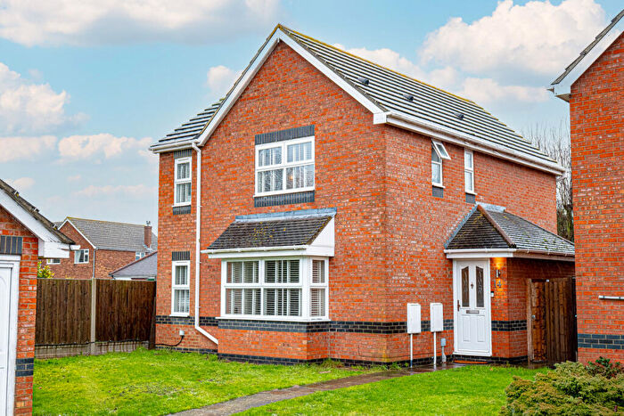 3 Bedroom Detached House For Sale In Milton Hall Close, Southend-on-sea, SS3