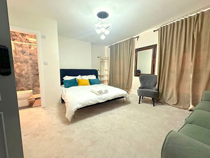 Studio To Rent In Cricklewood Broadway, London, NW2