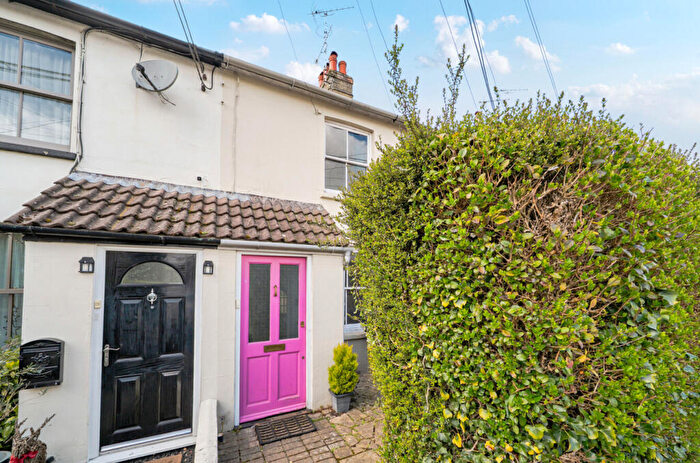 3 Bedroom Terraced House For Sale In Rack Close Road, Alton, Hampshire, GU34