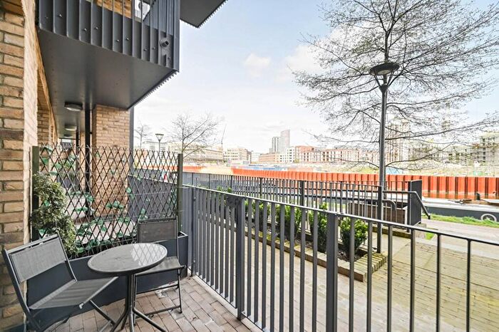 2 Bedroom Maisonette For Sale In Nicolson Square, , Tower Hamlets, London, E3