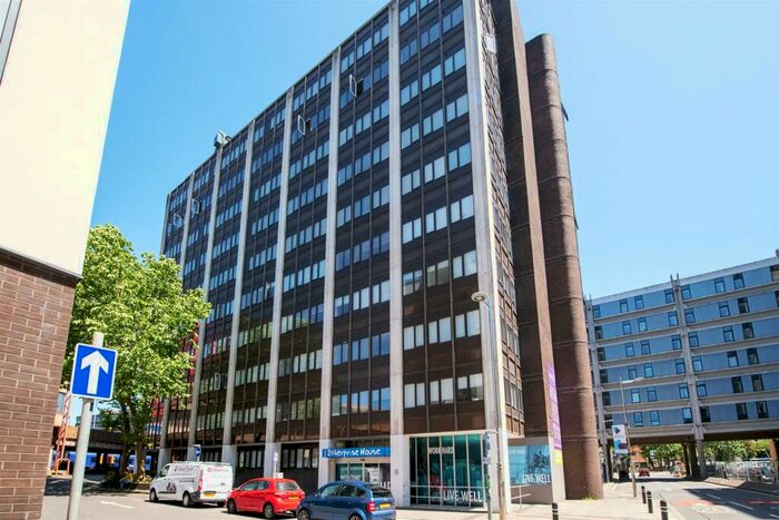 2 Bedroom Flat To Rent In Isambard Brunel Road, PO1