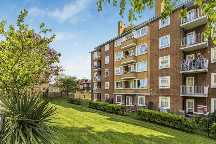 2 Bedroom Flat To Rent In Tulse Hill, London, SW2