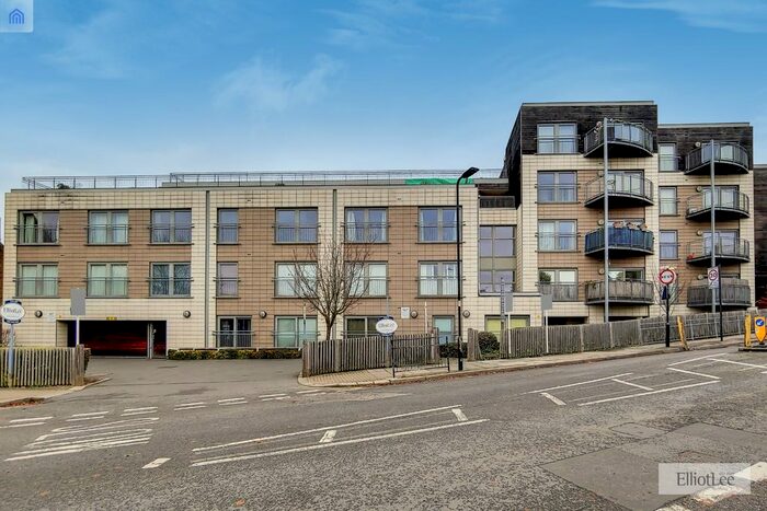 1 Bedroom Flat To Rent In Bridgepoint House, Sudbury Heights Avenue, Greenford, Greater London, UB6