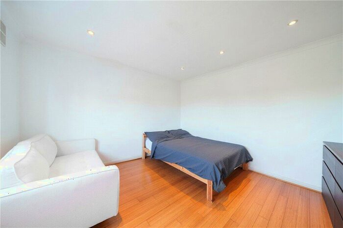 1 Bedroom Apartment For Sale In Goodrich Road, East Dulwich, London, SE22
