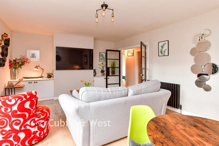 3 Bedroom Flat For Sale In Prince Regents Close, Brighton, East Sussex, BN2