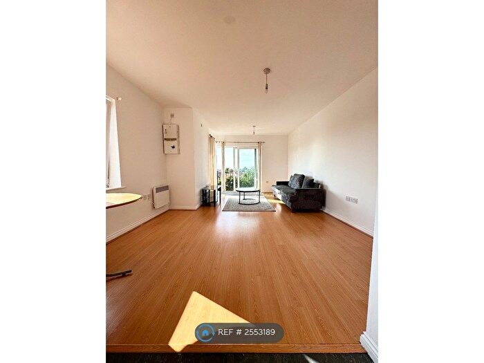 2 Bedroom Flat To Rent In Bennett Close, London, TW4