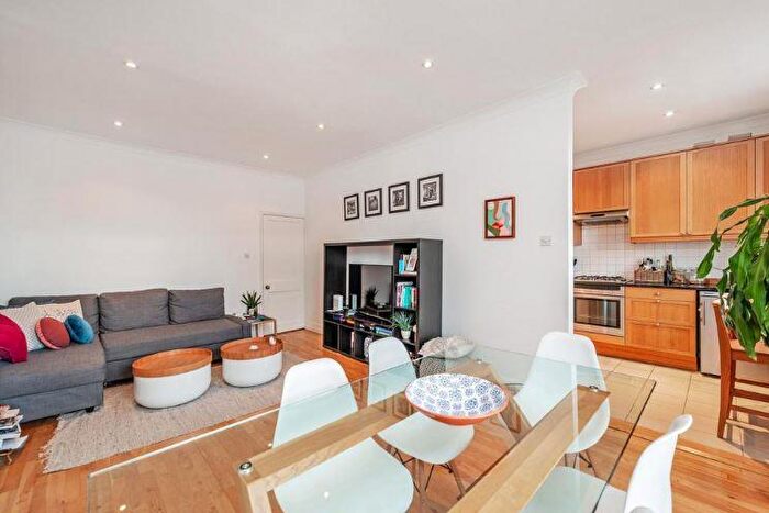 2 Bedroom Apartment To Rent In Baker Street, Marylebone, London, NW1