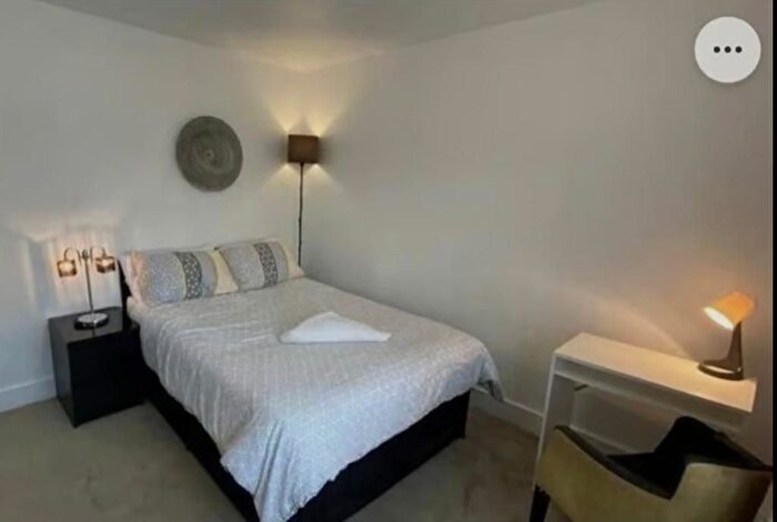 4 Bedroom Semi-Detached House To Rent In Durham Avenue, Hounslow, TW5