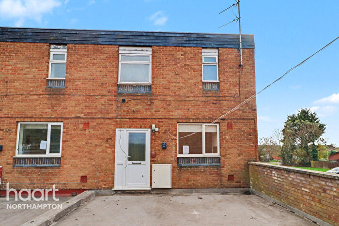 2 Bedroom Flat For Sale In Limehurst Square, Northampton, NN5