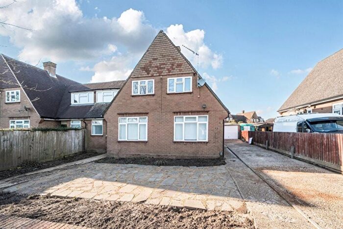 4 Bedroom Semi-detached House For Sale In Woodcock Hill, Sandridge, St Albans, AL4