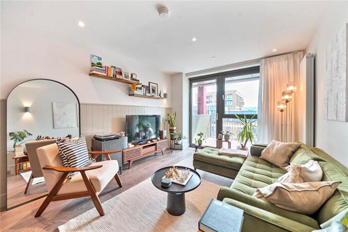 2 Bedroom Apartment For Sale In Windsor Square, Woolwich, London, SE18