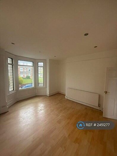 2 Bedroom Maisonette To Rent In Somerset Road, New Barnet, Barnet, EN5