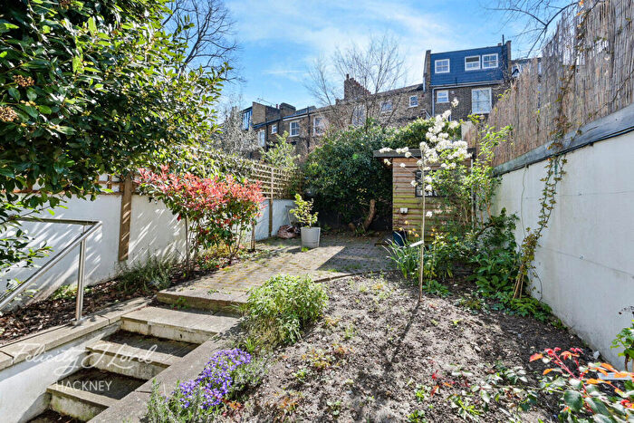 1 Bedroom Apartment For Sale In Sandringham Road, London, E8