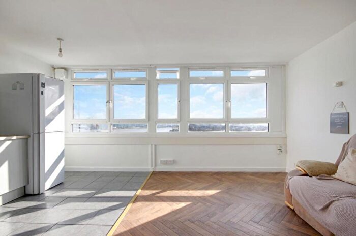 2 Bedroom Apartment For Sale In Stewart Street, E14