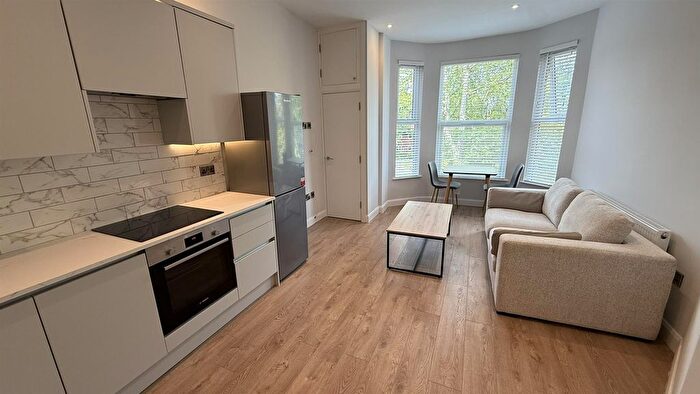 1 Bedroom Flat To Rent In Beaconsfield, Fallowfield., M14