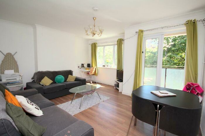 3 Bedroom Maisonette To Rent In Loddiges Road, Hackney, London, E9