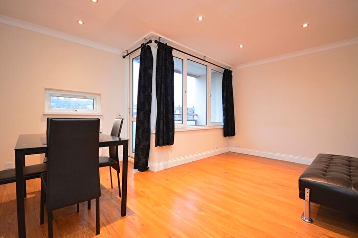 3 Bedroom Flat To Rent In Abbott House, Poplar, E14