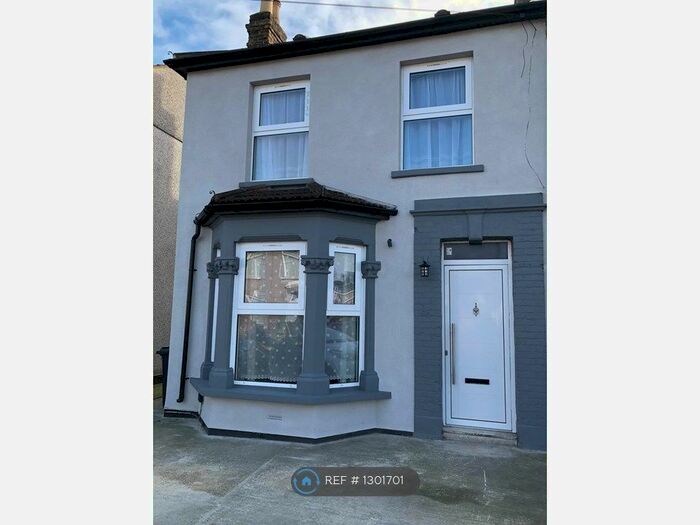 3 Bedroom Semi-Detached House To Rent In Grange Road, Ilford IG1
