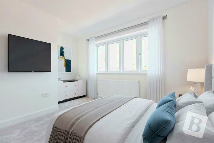 4 Bedroom Detached House For Sale In Sloane Mews, Prospect Road, Hornchurch, RM11