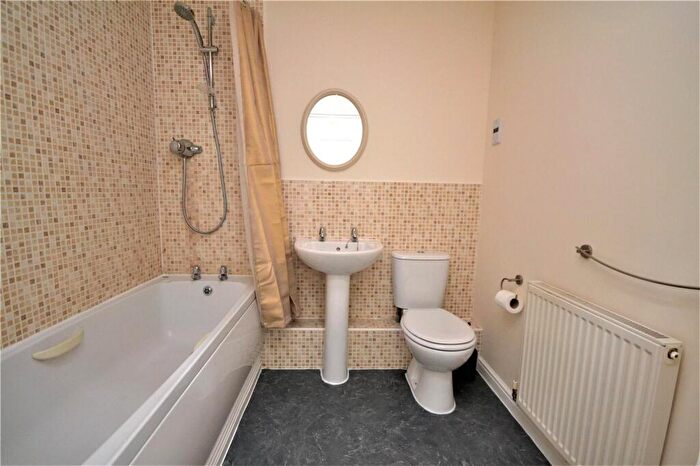 2 Bedroom Apartment To Rent In Malyon Close, CM7