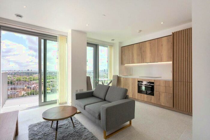 Apartment To Rent In Jacquard Point, Tapestery Way, London, E1