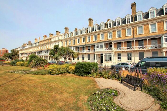 Flat To Rent In Heene Court Mansions, Heene Terrace, Worthing, West Sussex, BN11