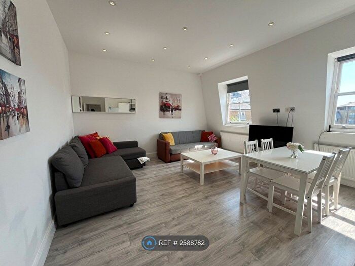 Studio To Rent In Harrow Road, London, W9