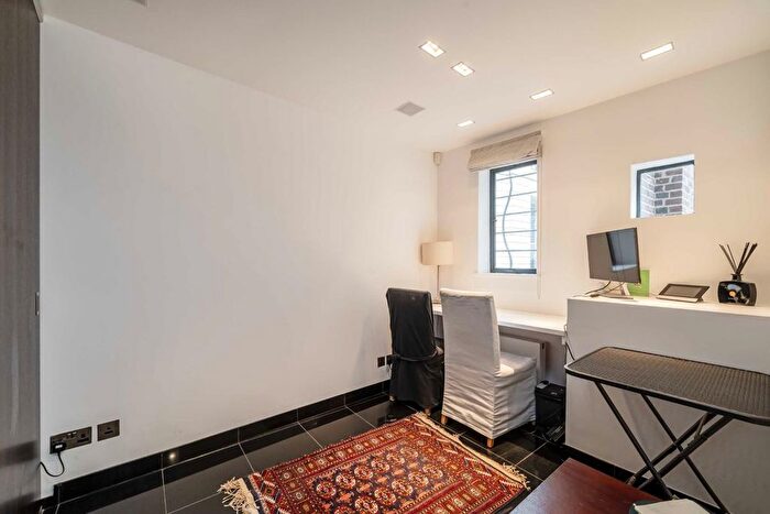 2 Bedroom Flat To Rent In Catherine Wheel Yard, London, SW1A