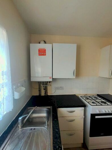 1 Bedroom Flat To Rent In George Crescent, London, N10