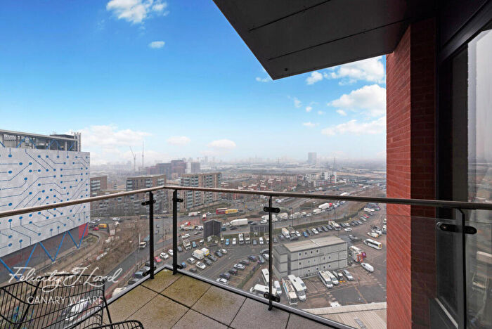 3 Bedroom Apartment For Sale In Avalon Point, Silvocea Way, London, E14