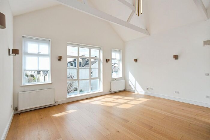 2 Bedroom Flat For Sale In Commercial Road, Tunbridge Wells, TN1