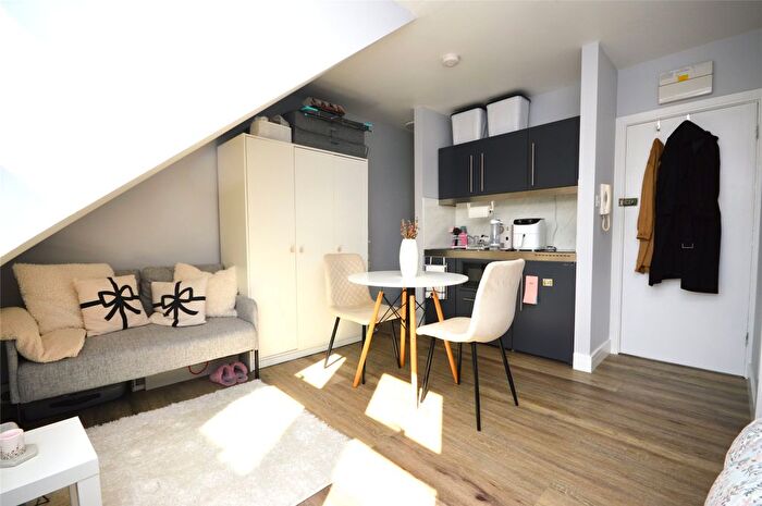 Studio To Rent In Wimbledon Park Road, London, SW18