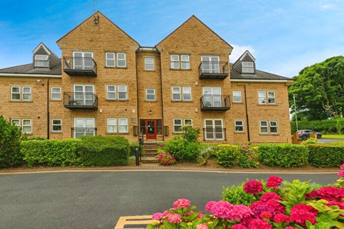 2 Bedroom Flat For Sale In Pavilion Way, Pudsey, LS28