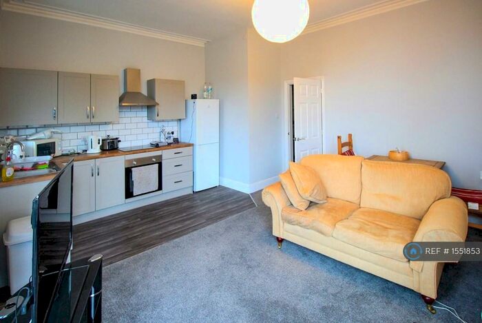 2 Bedroom Flat To Rent In The Moorings, Exmouth, EX8