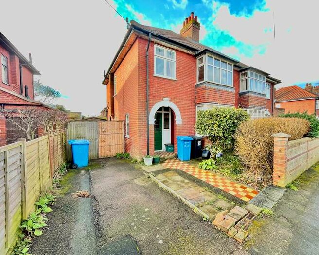 3 Bedroom Semi-Detached House To Rent In Stratford Drive, NR1