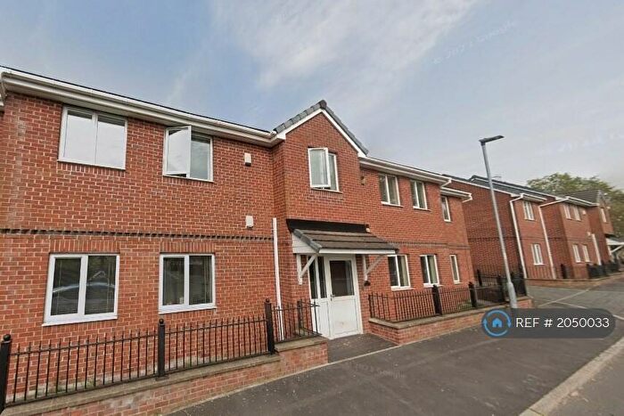 2 Bedroom Flat To Rent In Stansfield Street, Manchester, M40