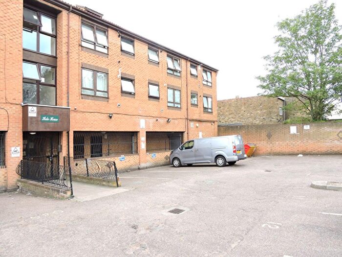 Studio For Sale In Grove Road West, Enfield, EN3