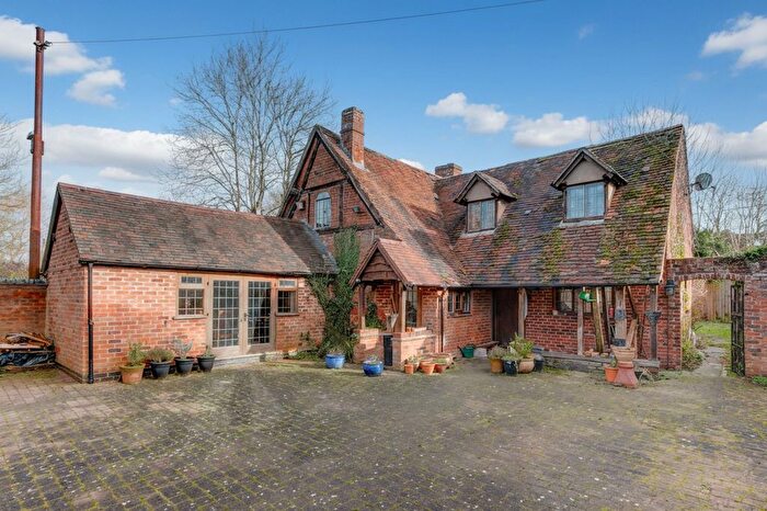 3 Bedroom Cottage For Sale In Droitwich Road, Feckenham, B96