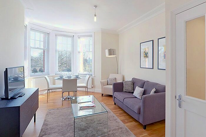 1 Bedroom Flat To Rent In Hamlet Gardens, Ravenscourt Park, London, W6