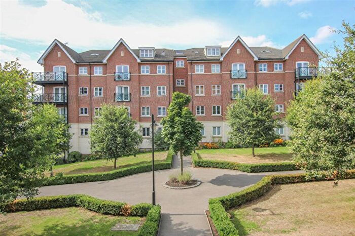2 Bedroom Apartment To Rent In Viridian Square, Aylesbury, HP21