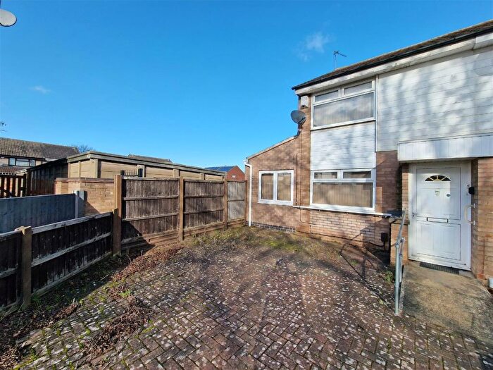 3 Bedroom End Of Terrace House To Rent In Archer Close, Leicester, LE4