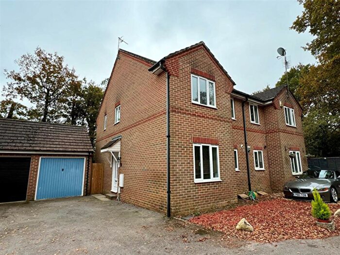 3 Bedroom Semi-Detached House To Rent In Hyssop Close, Whiteley, Fareham, PO15