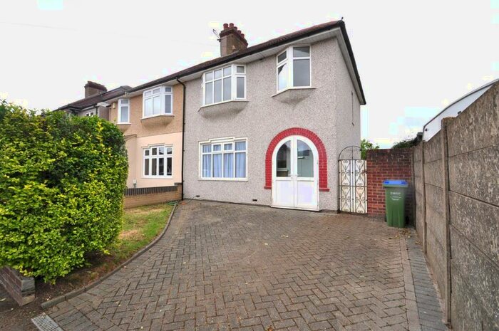 3 Bedroom Semi-Detached House To Rent In Brabourne Crescent, Bexleyheath, DA7